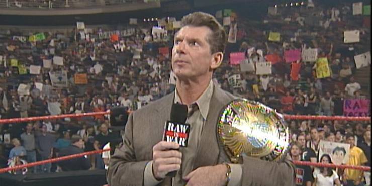 vince-mcmahon-wwe-champoin-Cropped.jpg